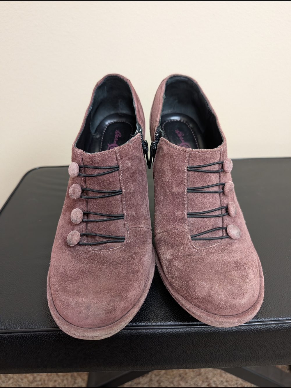 Born Crown 8 Mauve Suede Button‎ Accent Ankle Boots - Picture 3 of 10